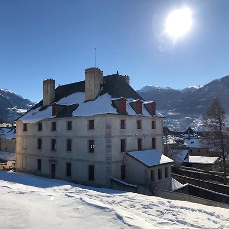 Le Pavillon Des Officiers Aparthotel Mont-Dauphin Buitenkant foto