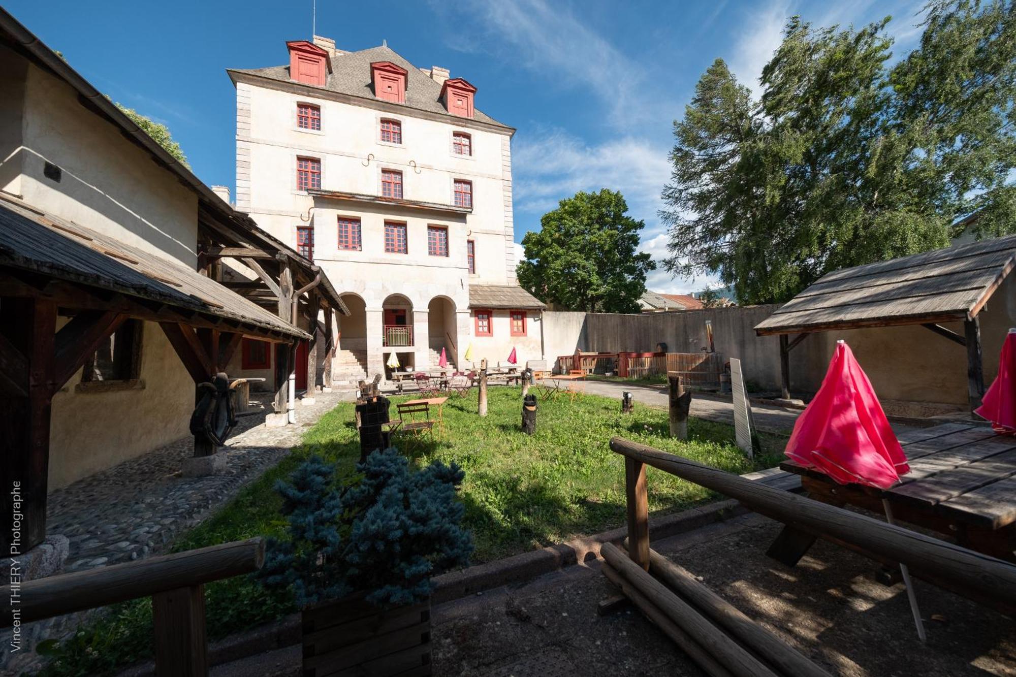 Le Pavillon Des Officiers Aparthotel Mont-Dauphin Buitenkant foto