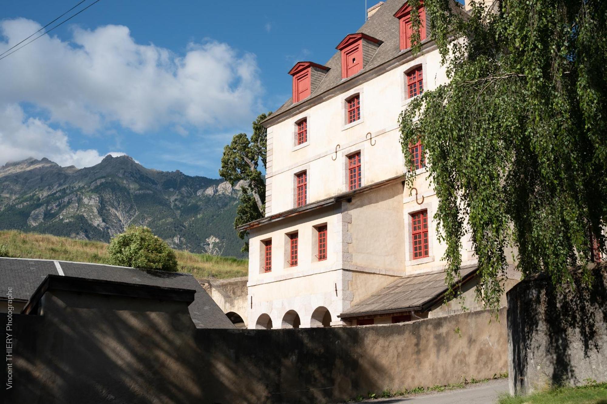 Le Pavillon Des Officiers Aparthotel Mont-Dauphin Buitenkant foto