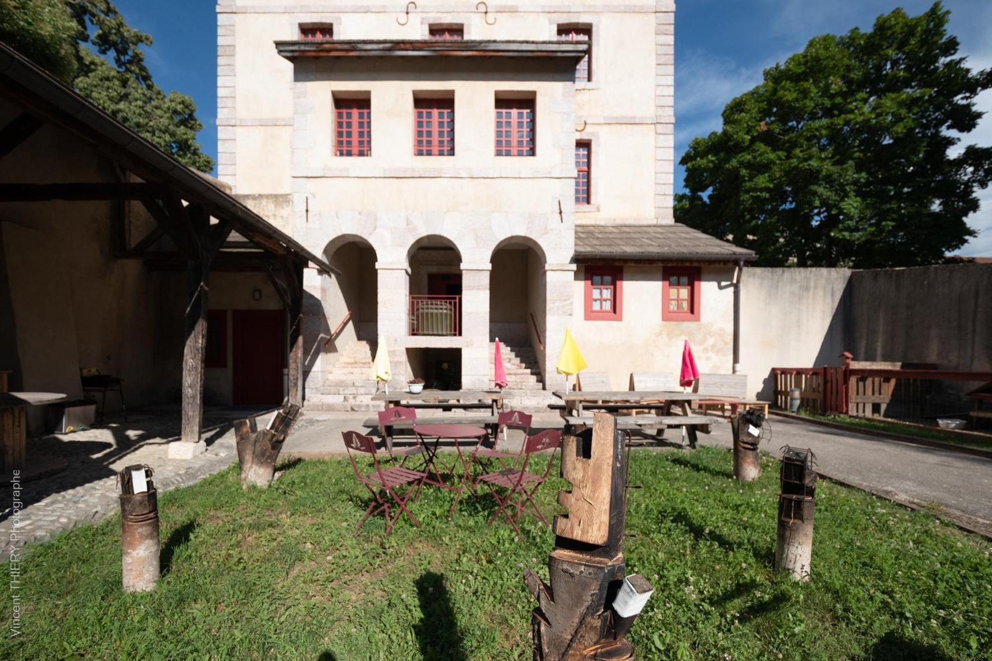 Le Pavillon Des Officiers Aparthotel Mont-Dauphin Buitenkant foto