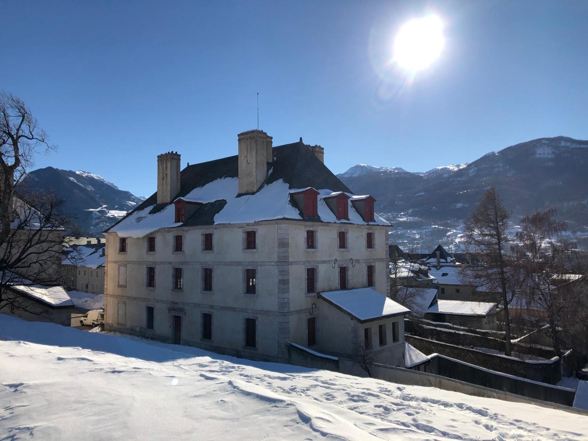 Le Pavillon Des Officiers Aparthotel Mont-Dauphin Buitenkant foto