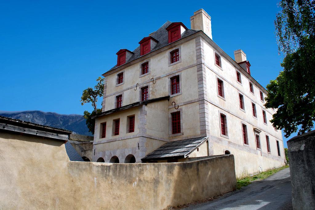 Le Pavillon Des Officiers Aparthotel Mont-Dauphin Buitenkant foto